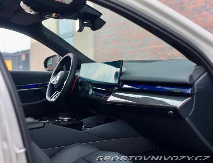 BMW M5 4.4 V8 ehybrid Touring x 2025