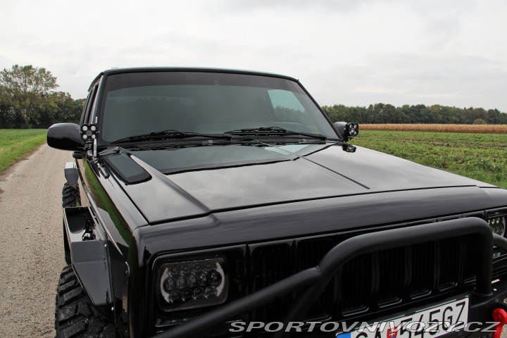Ostatní značky Ostatní modely Jeep cherokee XJ Sport 2001