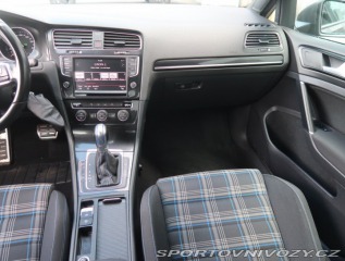 Volkswagen Golf GTE 2015