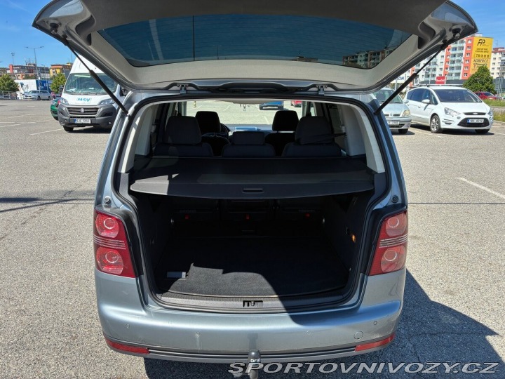 Volkswagen Ostatní modely Touran 2,0 TDI 103kw DSG rv.20 2010