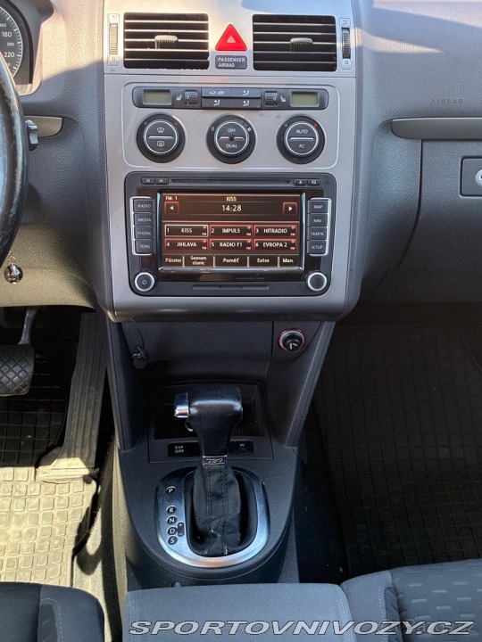 Volkswagen Ostatní modely Touran 2,0 TDI 103kw DSG rv.20 2010