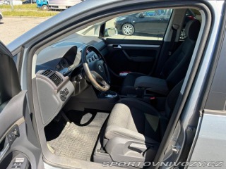 Volkswagen Ostatní modely Touran 2,0   TDI 103kw DSG rv.20 2010