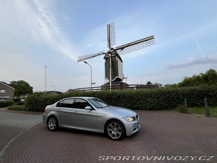 BMW 3 E90 330xi 2008