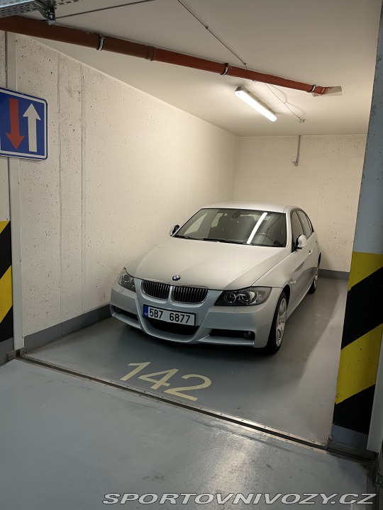 BMW 3 E90 330xi 2008