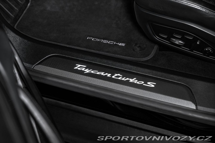 Porsche Taycan Turbo S Keramiky Pano 360 2020