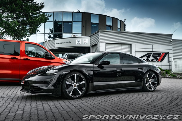 Porsche Taycan Turbo S Keramiky Pano 360 2020