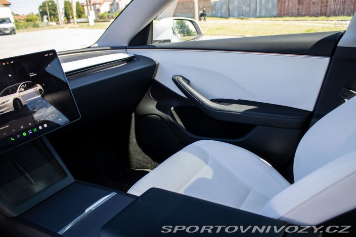 Tesla Model 3 2024