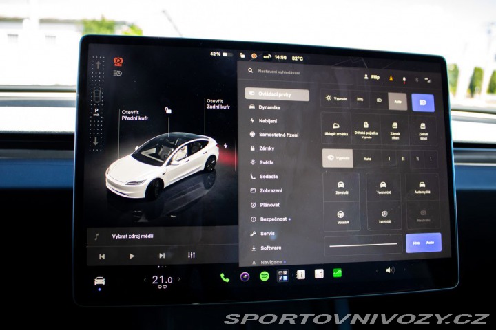 Tesla Model 3  2024