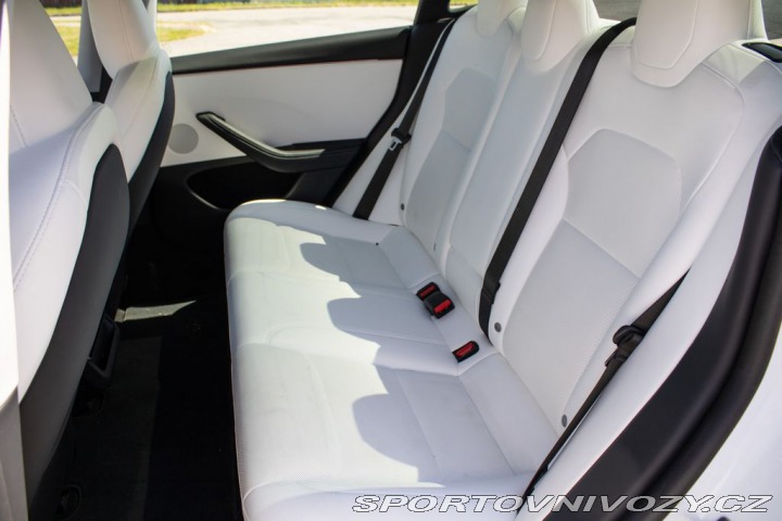 Tesla Model 3 2024