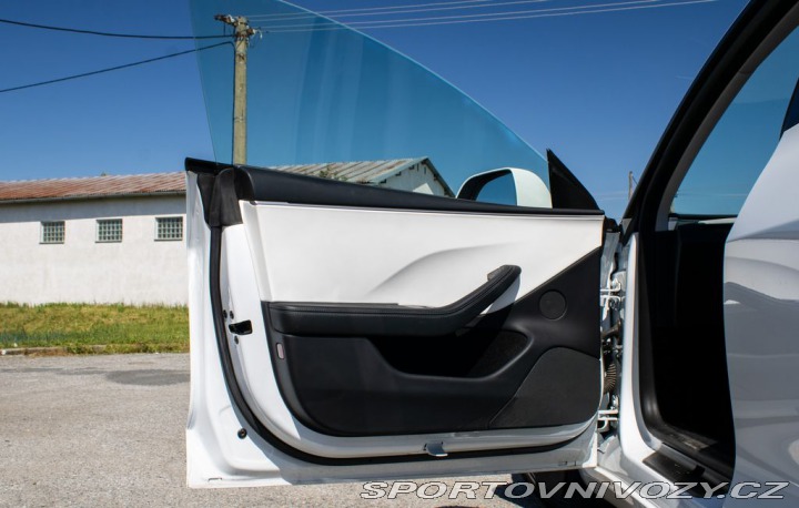 Tesla Model 3 2024