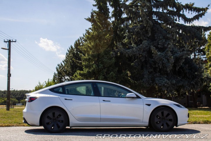 Tesla Model 3  2024