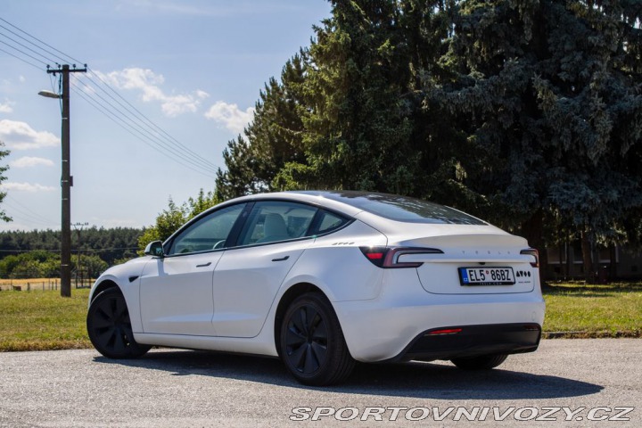 Tesla Model 3 2024