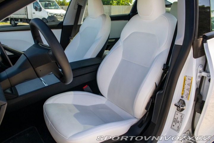 Tesla Model 3  2024
