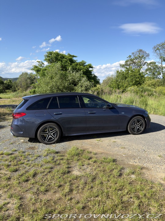 Mercedes-Benz C 300de, záruka, masáže 2025