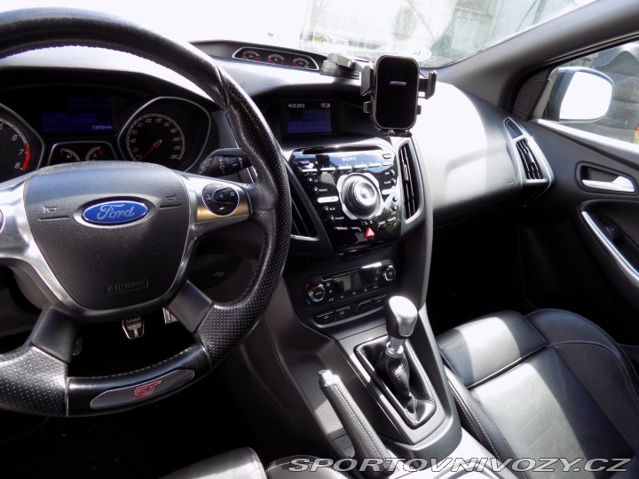 Ford Focus ST 2.0i ST/Bi-xenon/kůže/LED 2013