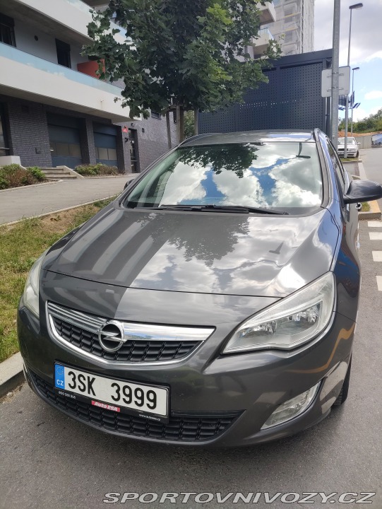 Opel Astra Sports Tourer 2012