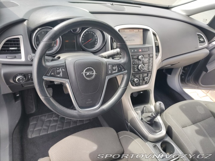 Opel Astra Sports Tourer 2012