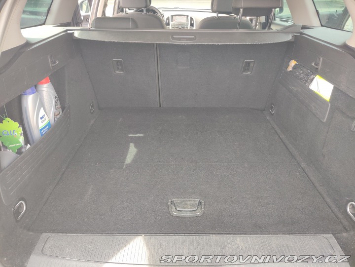 Opel Astra Sports Tourer 2012