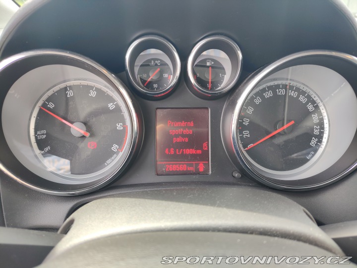 Opel Astra Sports Tourer 2012
