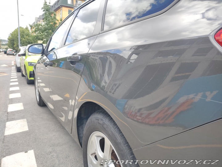 Opel Astra Sports Tourer 2012