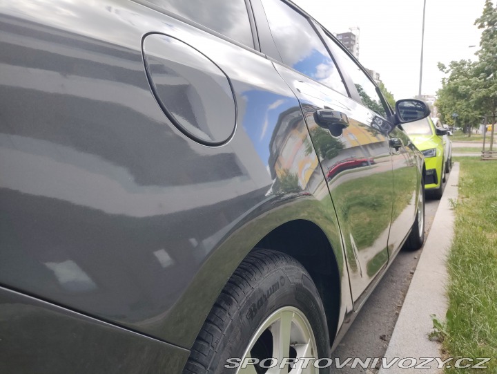 Opel Astra Sports Tourer 2012