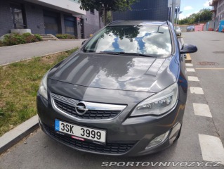 Opel Astra Sports Tourer 2012