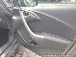 Opel Astra Sports Tourer 2012