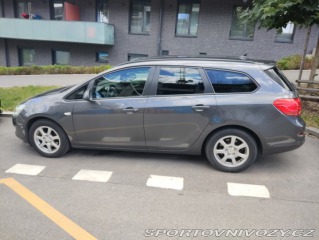 Opel Astra Sports Tourer 2012