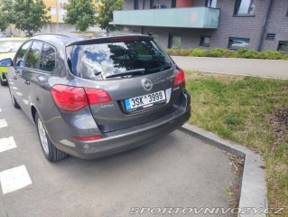 Opel Astra Sports Tourer 2012
