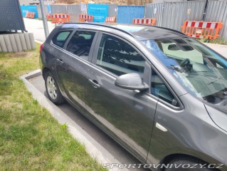 Opel Astra Sports Tourer 2012