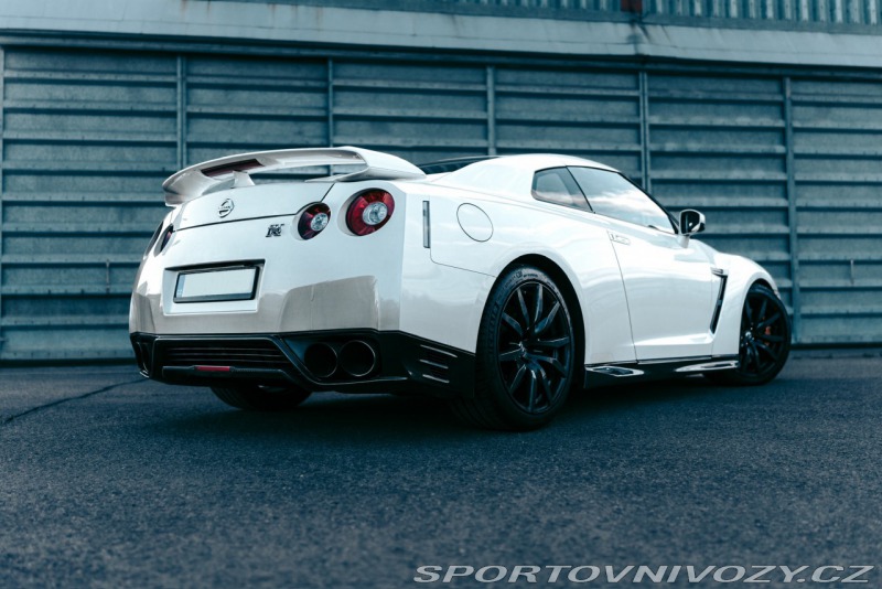 Nissan GT-R