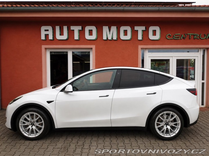 Tesla Model Y Long Range - Dual Motor 3 2023