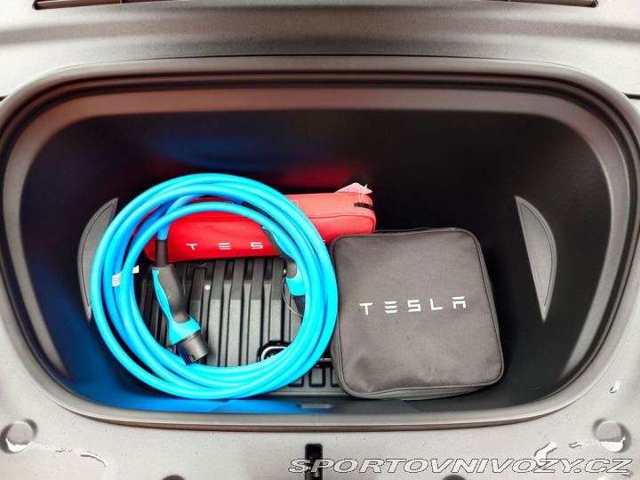 Tesla Model Y Long Range - Dual Motor 3 2023
