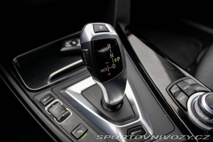 BMW 3 330e iPerformance SPORT 2016