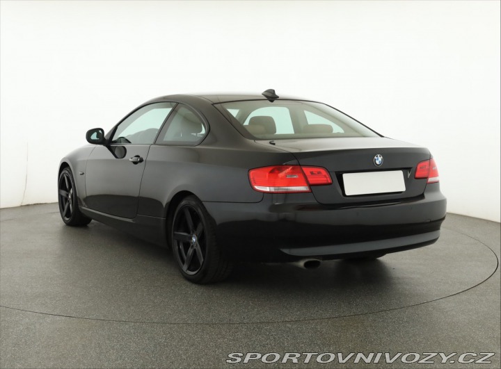 BMW 3 320 i 2010