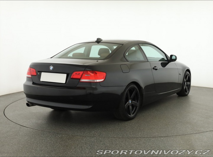 BMW 3 320 i 2010