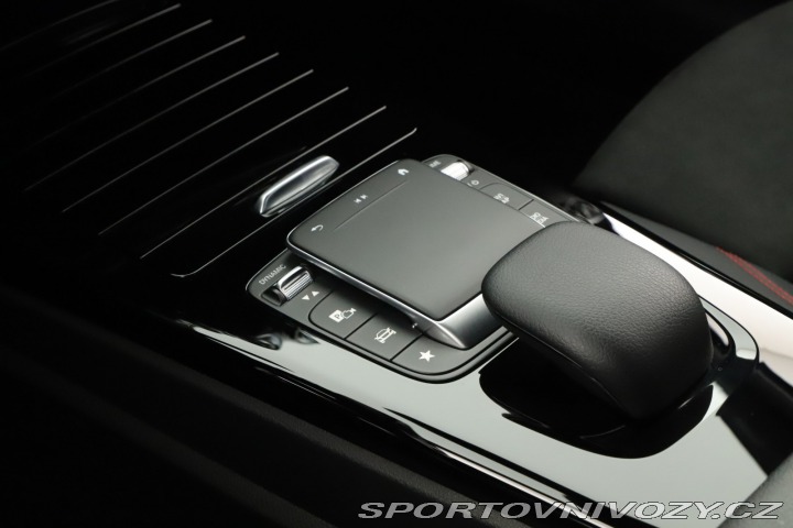 Mercedes-Benz A AMG line A 200 2021