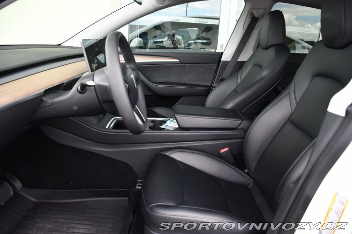 Tesla Model Y LONG RANGE DUAL REZERVACE 2024