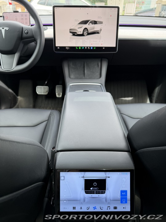 Tesla Model Y Model Y AWD 2024
