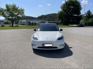 Tesla Model Y Model Y AWD 2024
