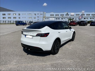 Tesla Model Y Model Y AWD 2024