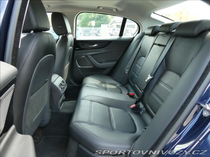 Jaguar XE 2,0 P300 SE, 1.Maj ČR, AW 2019