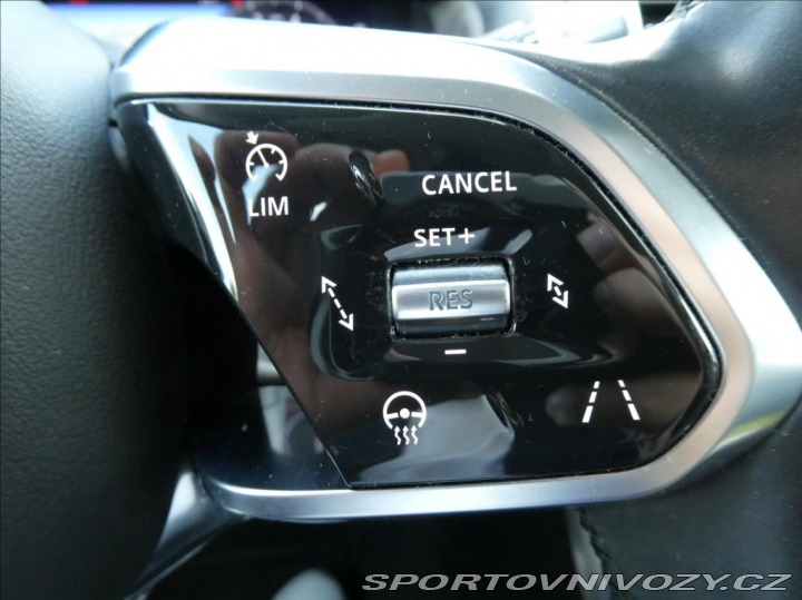 Jaguar XE 2,0 P300 SE, 1.Maj ČR, AW 2019
