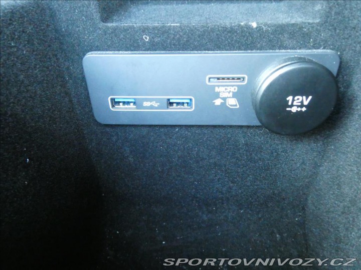 Jaguar XE 2,0 P300 SE, 1.Maj ČR, AW 2019
