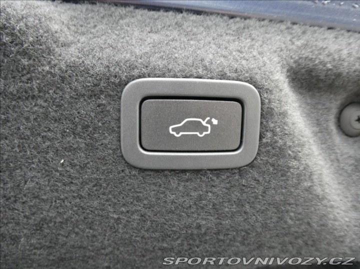 Jaguar XE 2,0 P300 SE, 1.Maj ČR, AW 2019