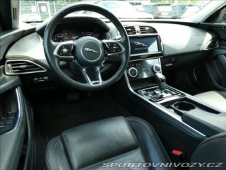 Jaguar XE 2,0 P300 SE, 1.Maj ČR, AW 2019