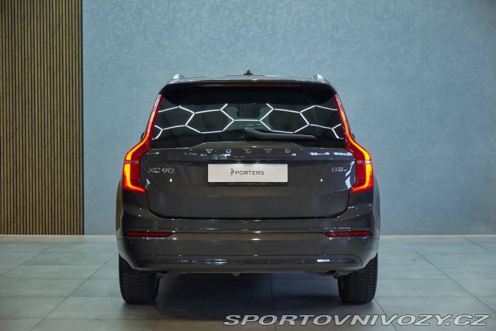 Volvo V90 2024