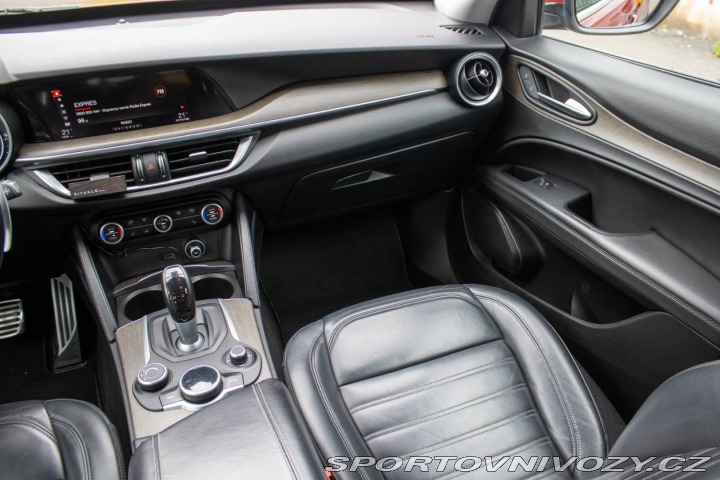 Alfa Romeo Stelvio 2.0 280k Q4 A/T, 206kW, 2017