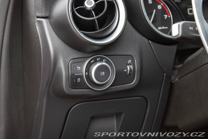 Alfa Romeo Stelvio 2.0 280k Q4 A/T, 206kW, 2017