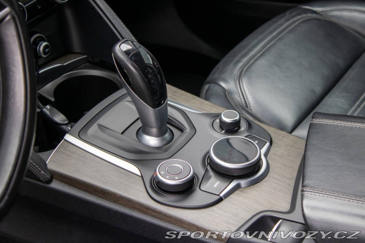 Alfa Romeo Stelvio 2.0 280k Q4 A/T, 206kW, 2017